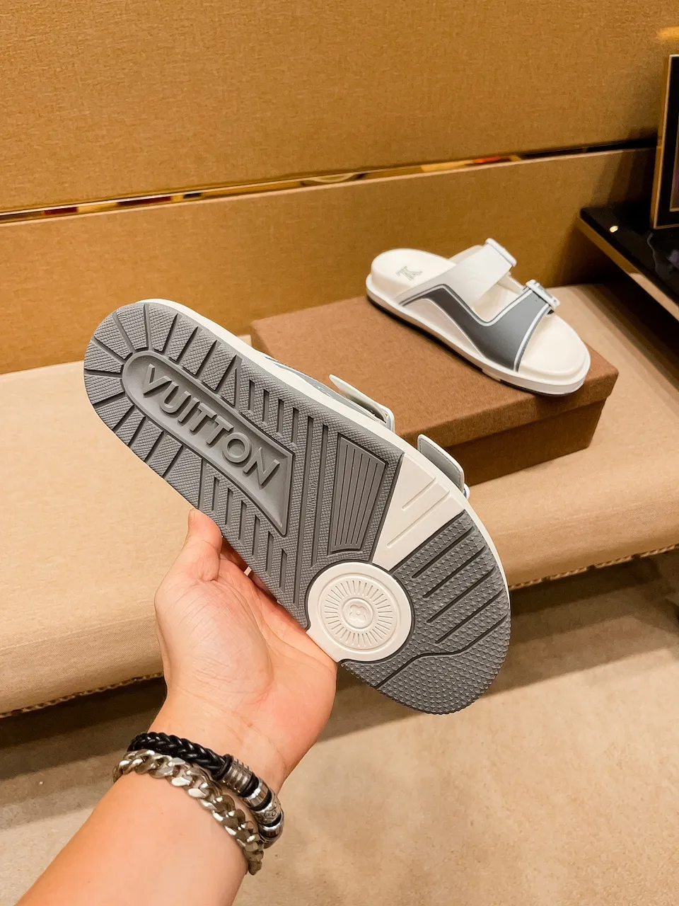 Men's shoes 💰 380 💰 New model on the market 🔥 [LV 🔥 Slippers] High-end 1:1 mold customization of first-layer cowhide, original upgraded version of the outsole, lighter and non-slip. The market's top quality, fashionable and trendy, versatile and popular, simple yet tasteful, a must-have for fashionistas, exuding a fashionable and casual atmosphere, fashion is at your feet, full of confidence, the same style at the counter 👍The season of spring and summer slippers is here, they are super beautiful to wear, 38-44, multiple colors available🔥